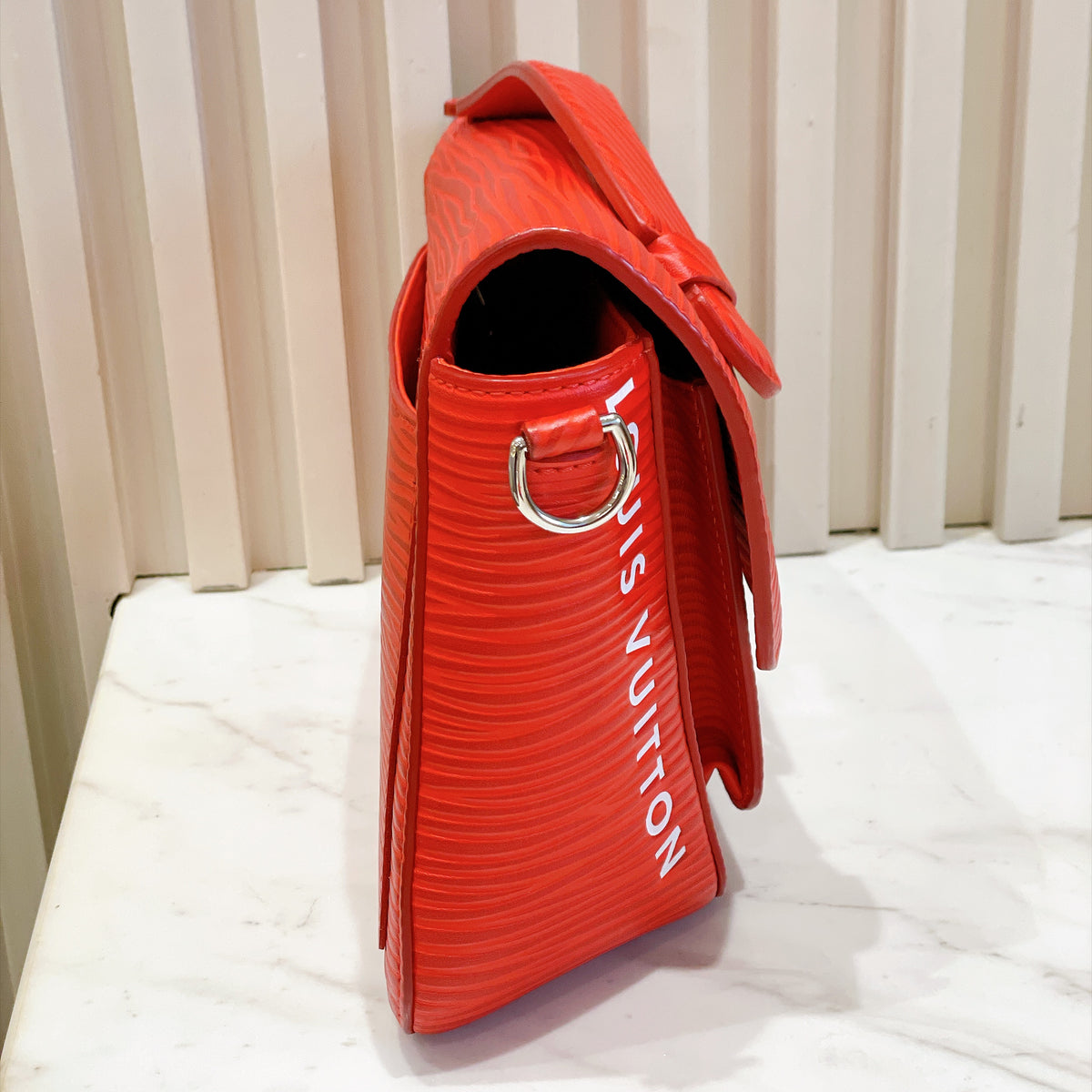 LV Monceau Distorted Epi XL in Red