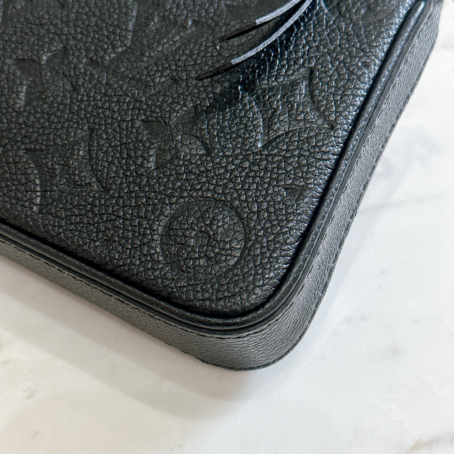 LV Easy Pouch in Black Empreinte Leather