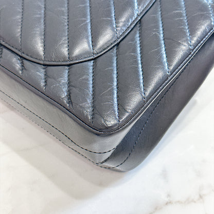 Chanel 2.55 So Black Small Reissue in Chevron