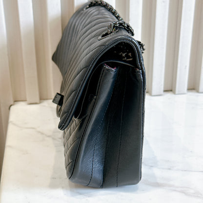 Chanel 2.55 So Black Small Reissue in Chevron