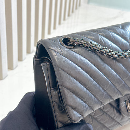 Chanel 2.55 So Black Small Reissue in Chevron
