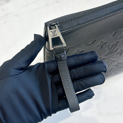 LV Pochette Voyage Souple