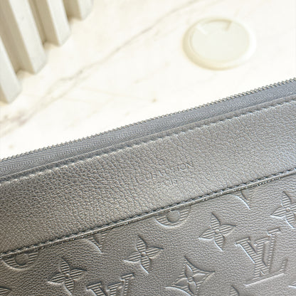 LV Pochette Voyage Souple