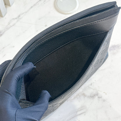 LV Pochette Voyage Souple