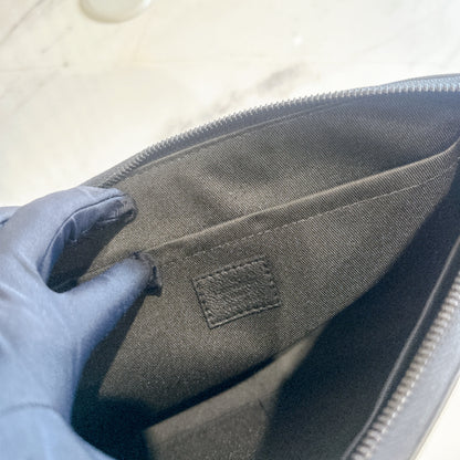 LV Pochette Voyage Souple