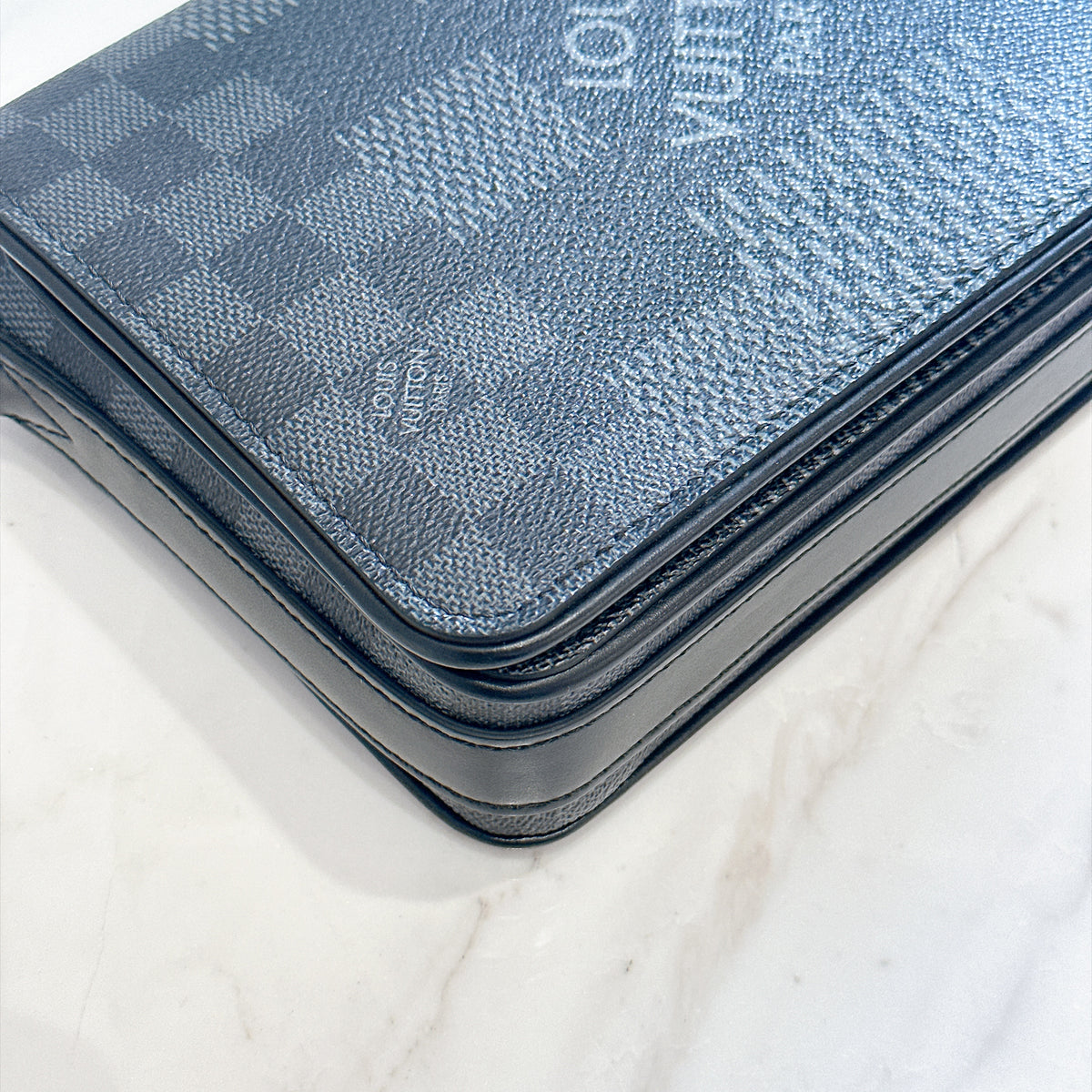 LV Damier Graphite Studio Messenger