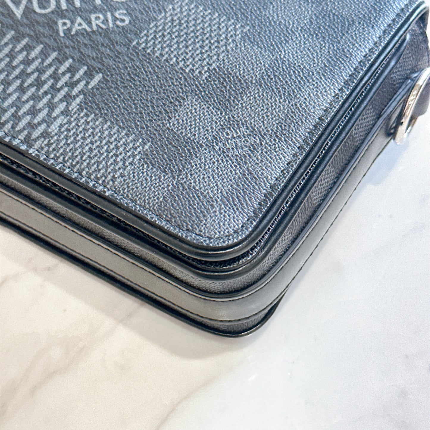 LV Damier Graphite Studio Messenger