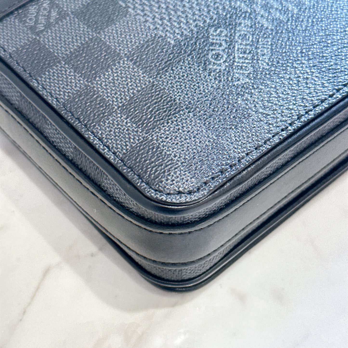 LV Damier Graphite Studio Messenger