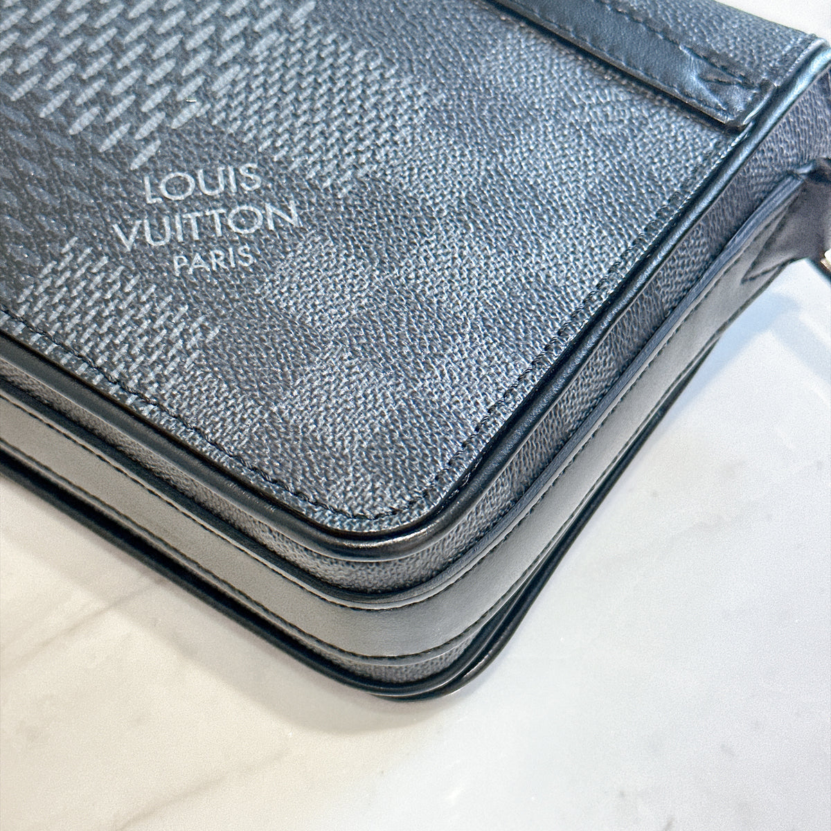 LV Damier Graphite Studio Messenger