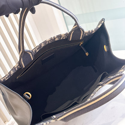 Dior Medium Book Tote In Blue Oblique and Calfskin