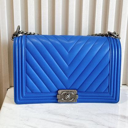 Chanel Chevron Boy New Medium in Blue Calfskin