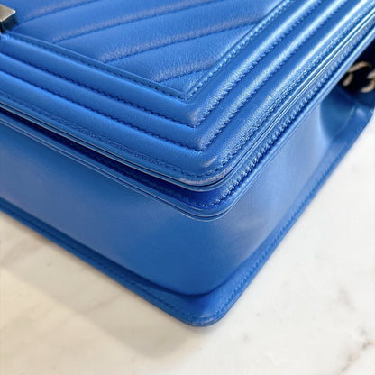 Chanel Chevron Boy New Medium in Blue Calfskin
