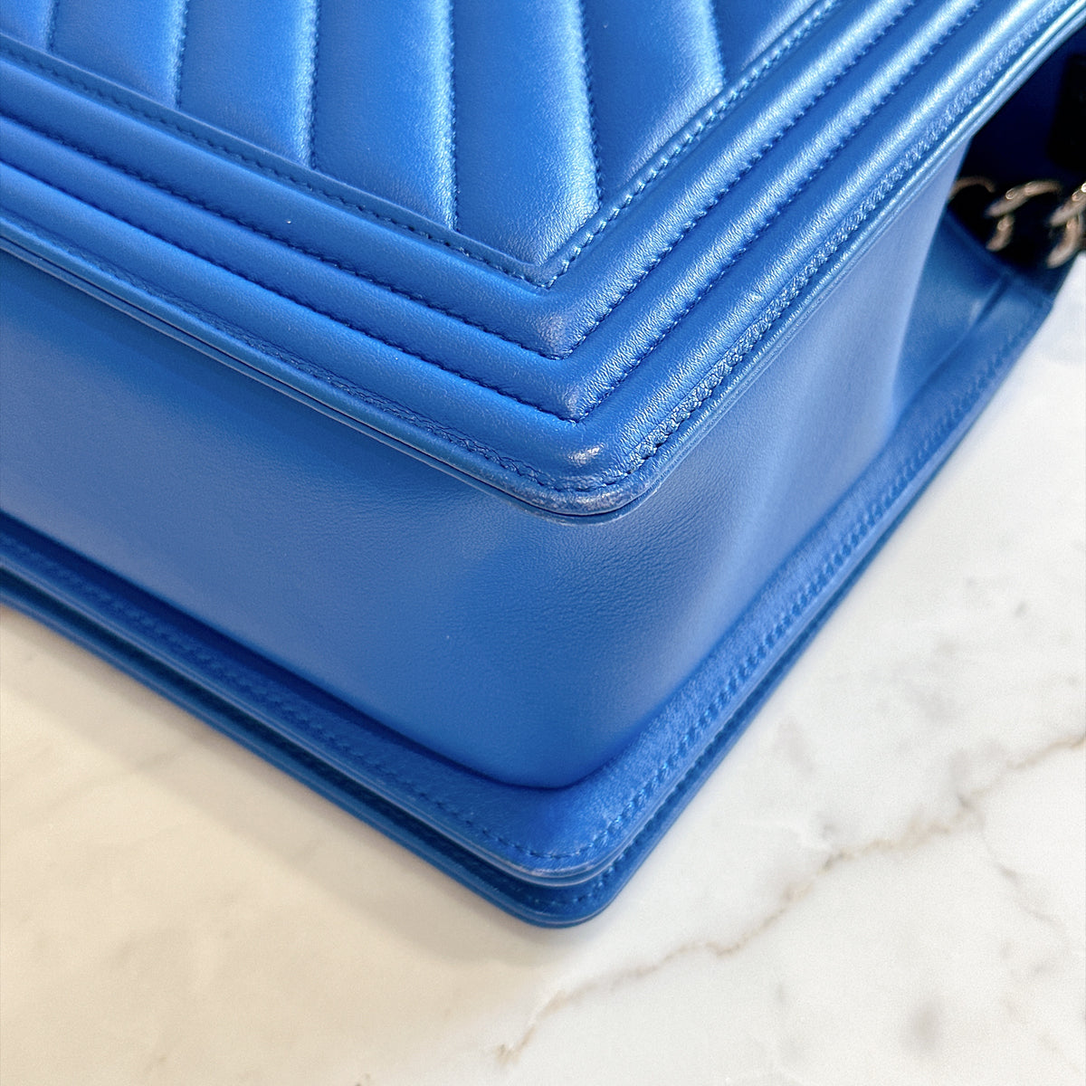 Chanel Chevron Boy New Medium in Blue Calfskin