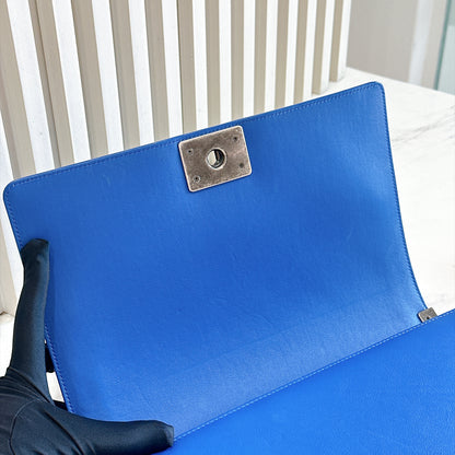 Chanel Chevron Boy New Medium in Blue Calfskin