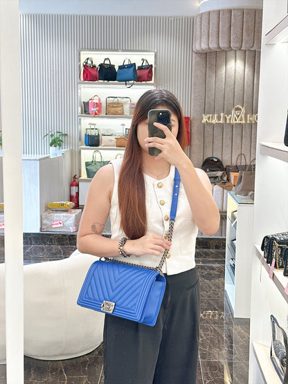 Chanel Chevron Boy New Medium in Blue Calfskin