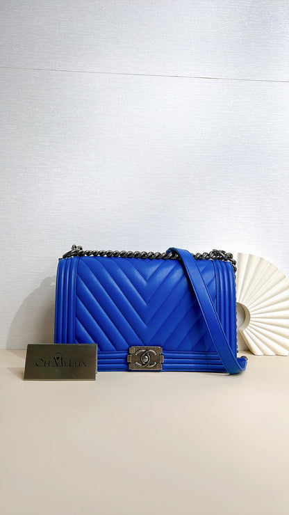 Chanel Chevron Boy New Medium in Blue Calfskin