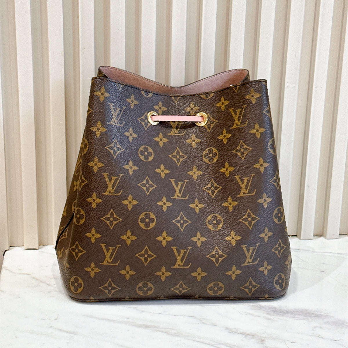 LV Neo Noe MM in Pink