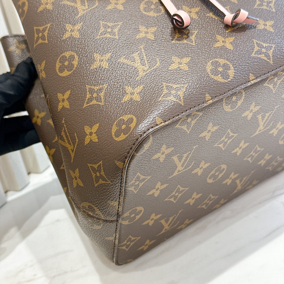 LV Neo Noe MM in Pink