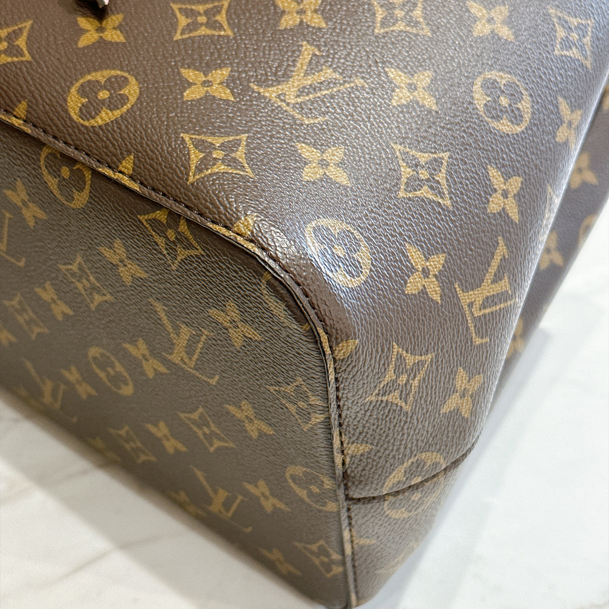 LV Neo Noe MM in Pink
