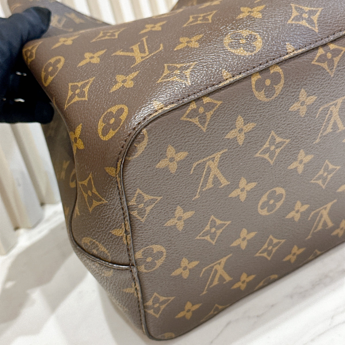 LV Neo Noe MM in Pink