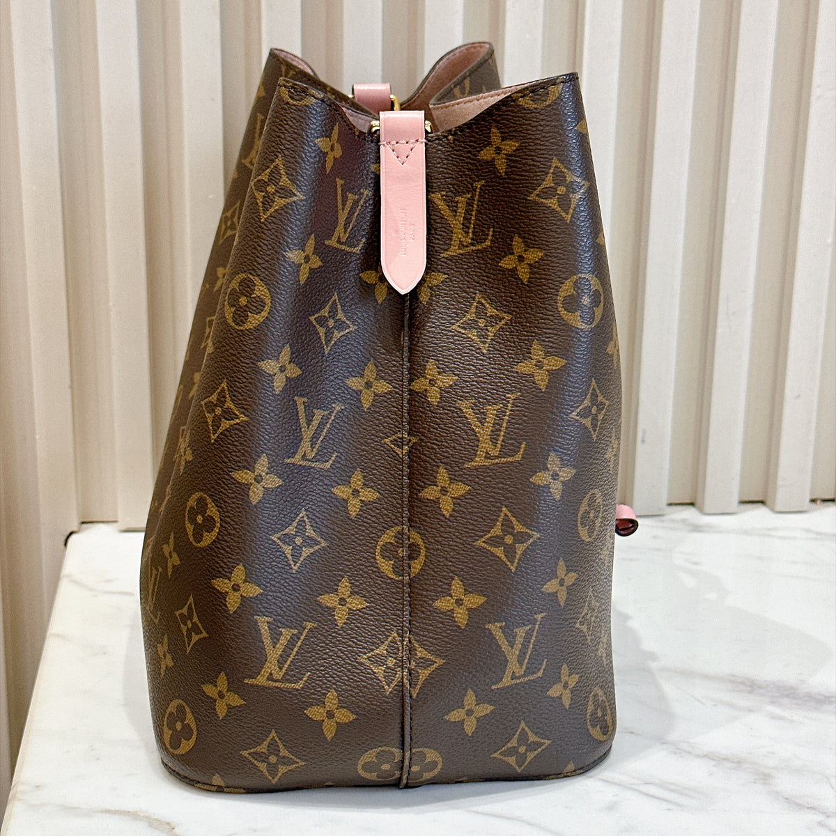 LV Neo Noe MM in Pink