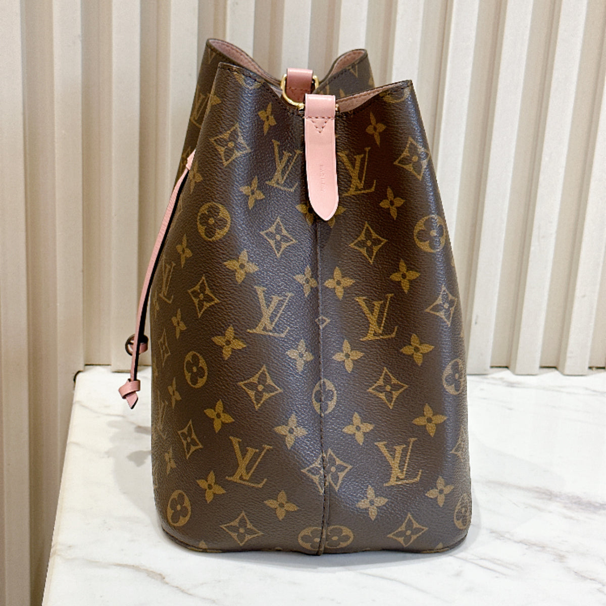LV Neo Noe MM in Pink