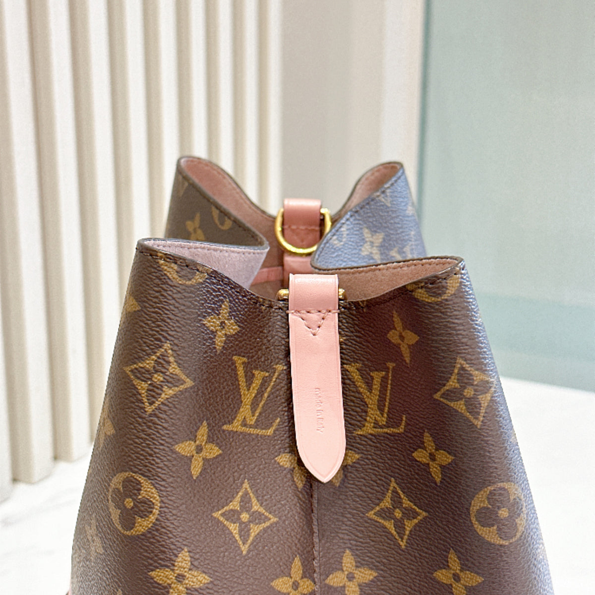 LV Neo Noe MM in Pink