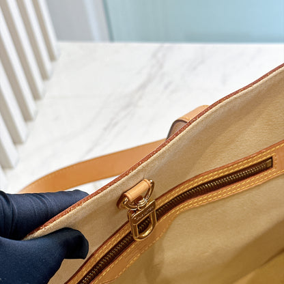 LV Monogram Hampstead MM