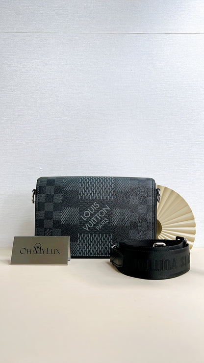 LV Damier Graphite Studio Messenger