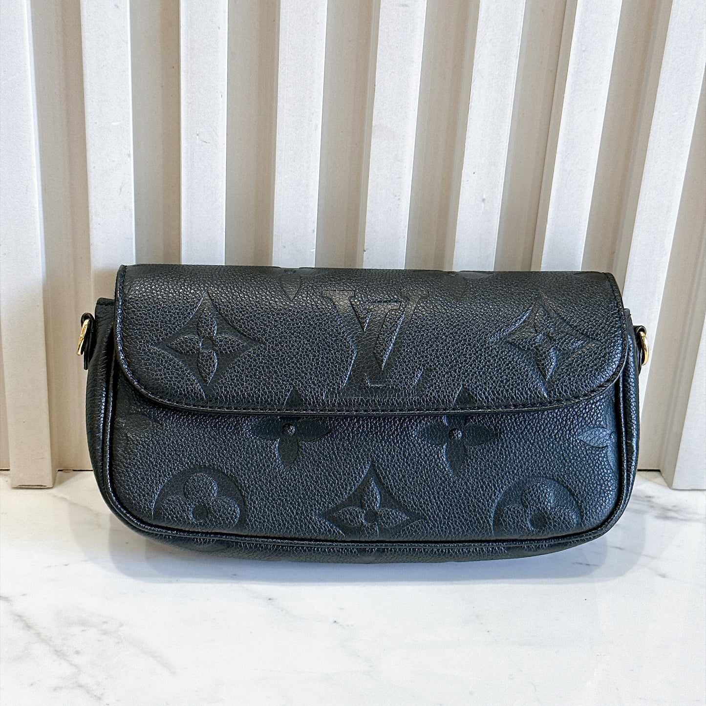 LV Ivy WOC in Black