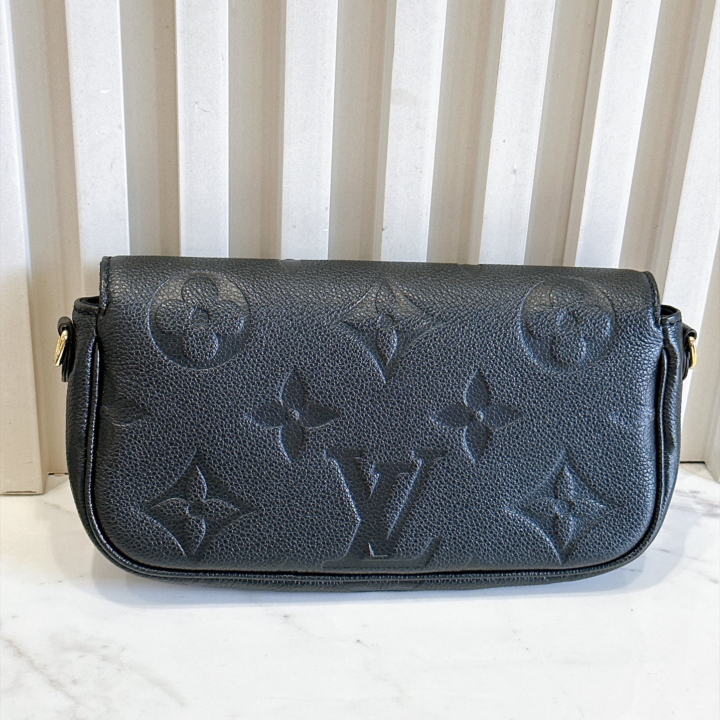 LV Ivy WOC in Black