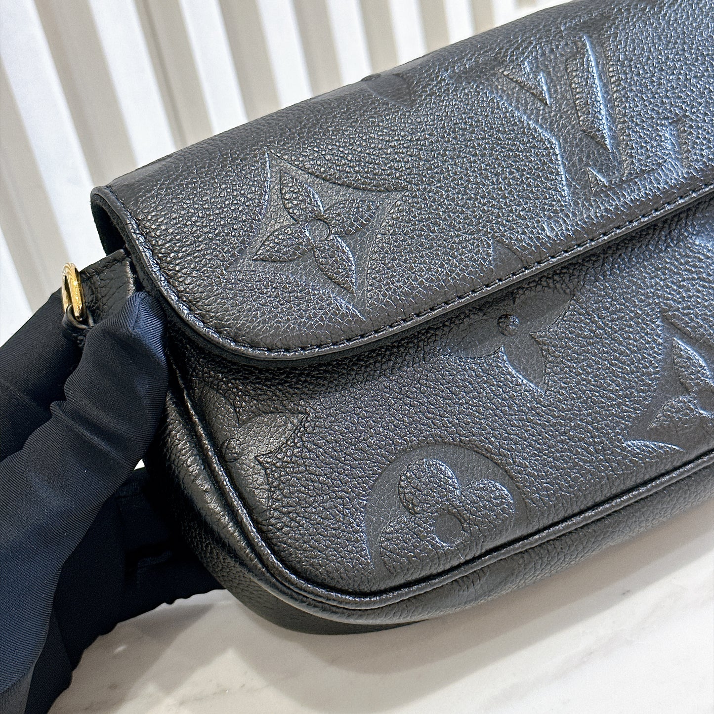 LV Ivy WOC in Black