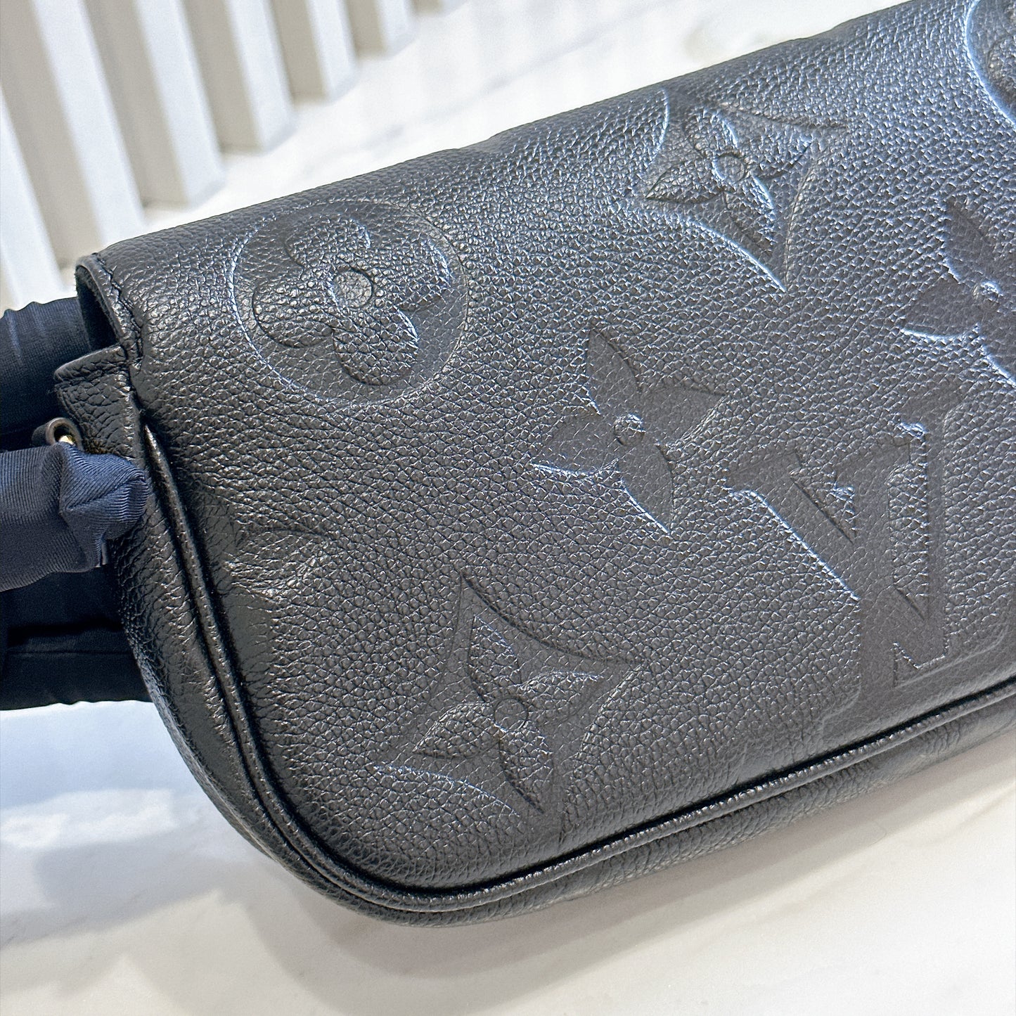 LV Ivy WOC in Black