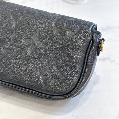 LV Ivy WOC in Black