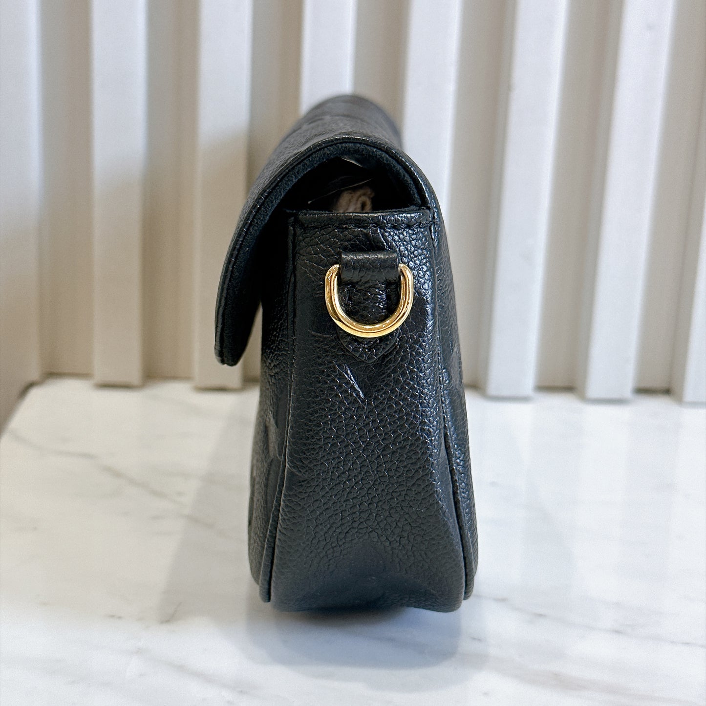 LV Ivy WOC in Black