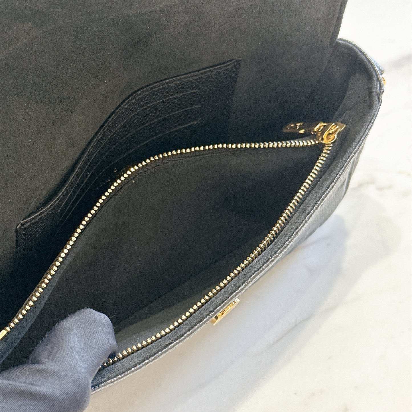 LV Ivy WOC in Black
