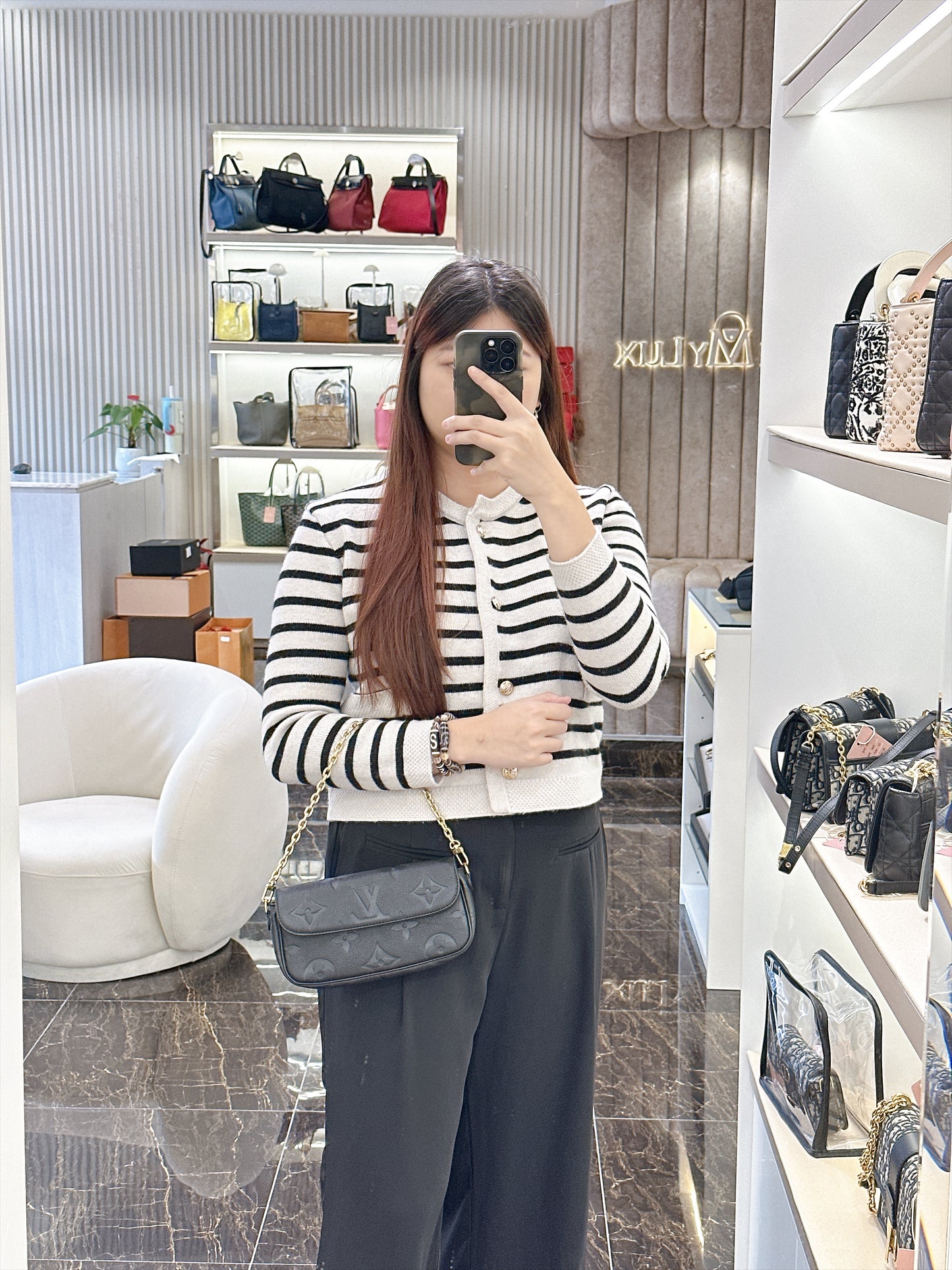 LV Ivy WOC in Black