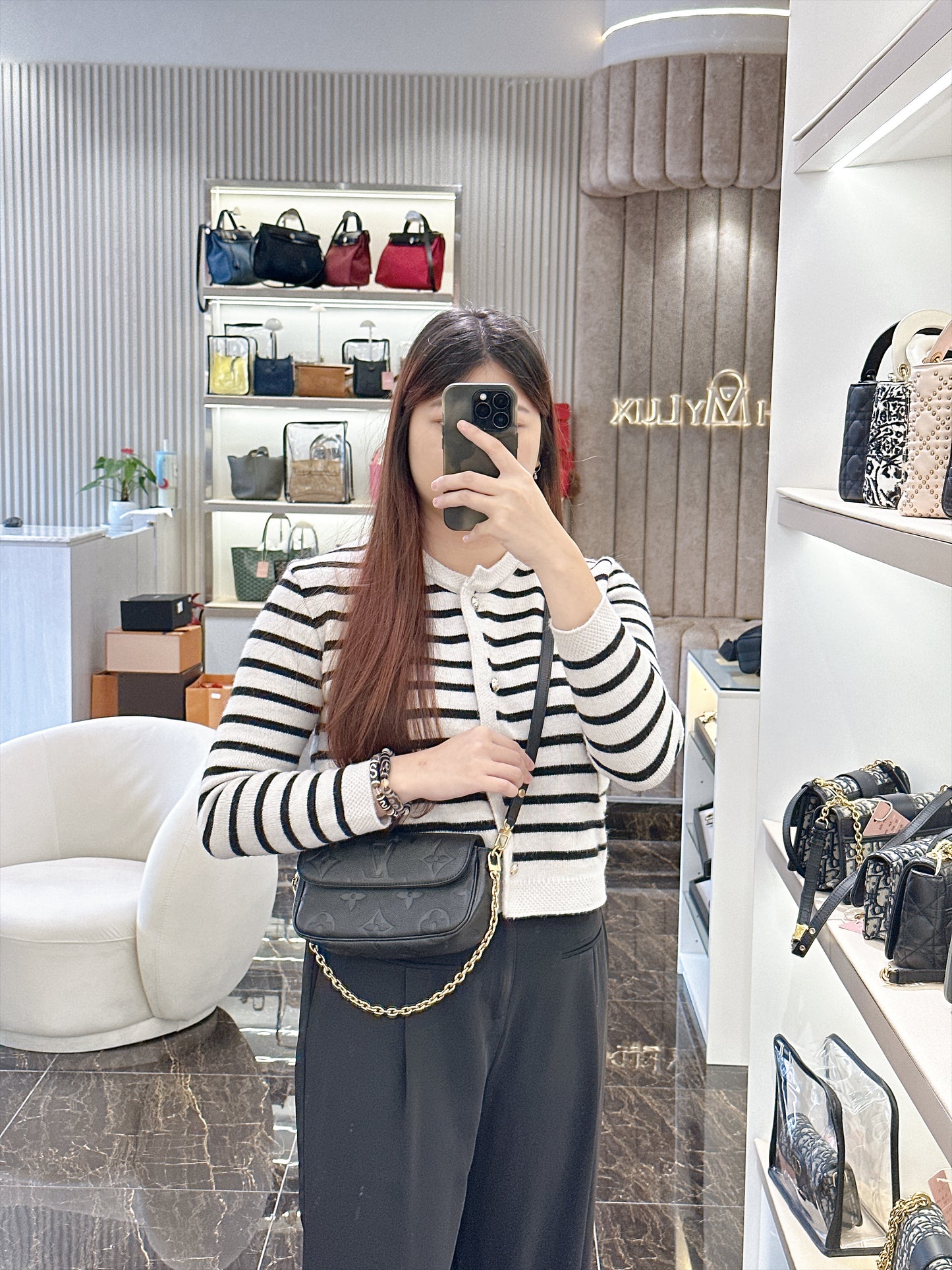 LV Ivy WOC in Black