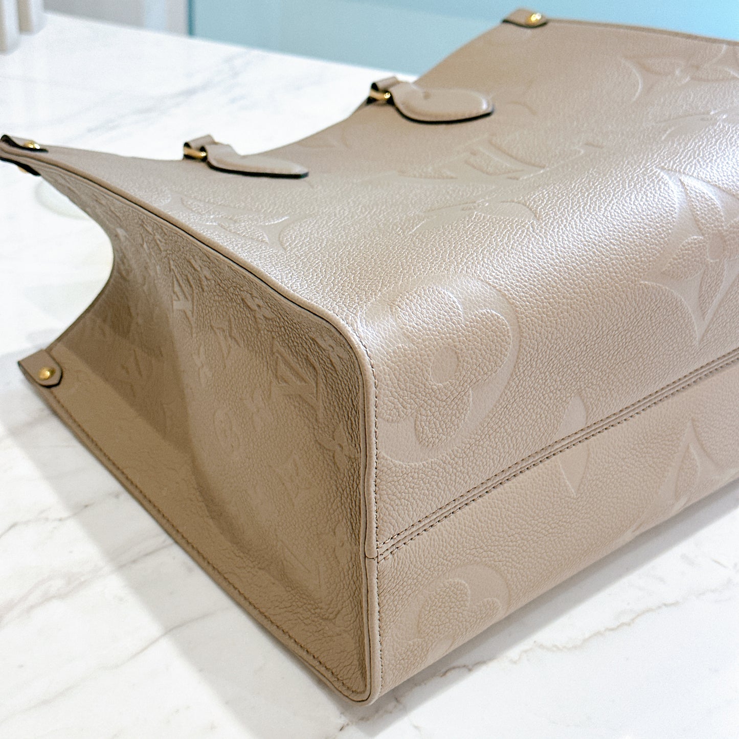 LV On The GO MM in Tourterelle Empreinte Leather