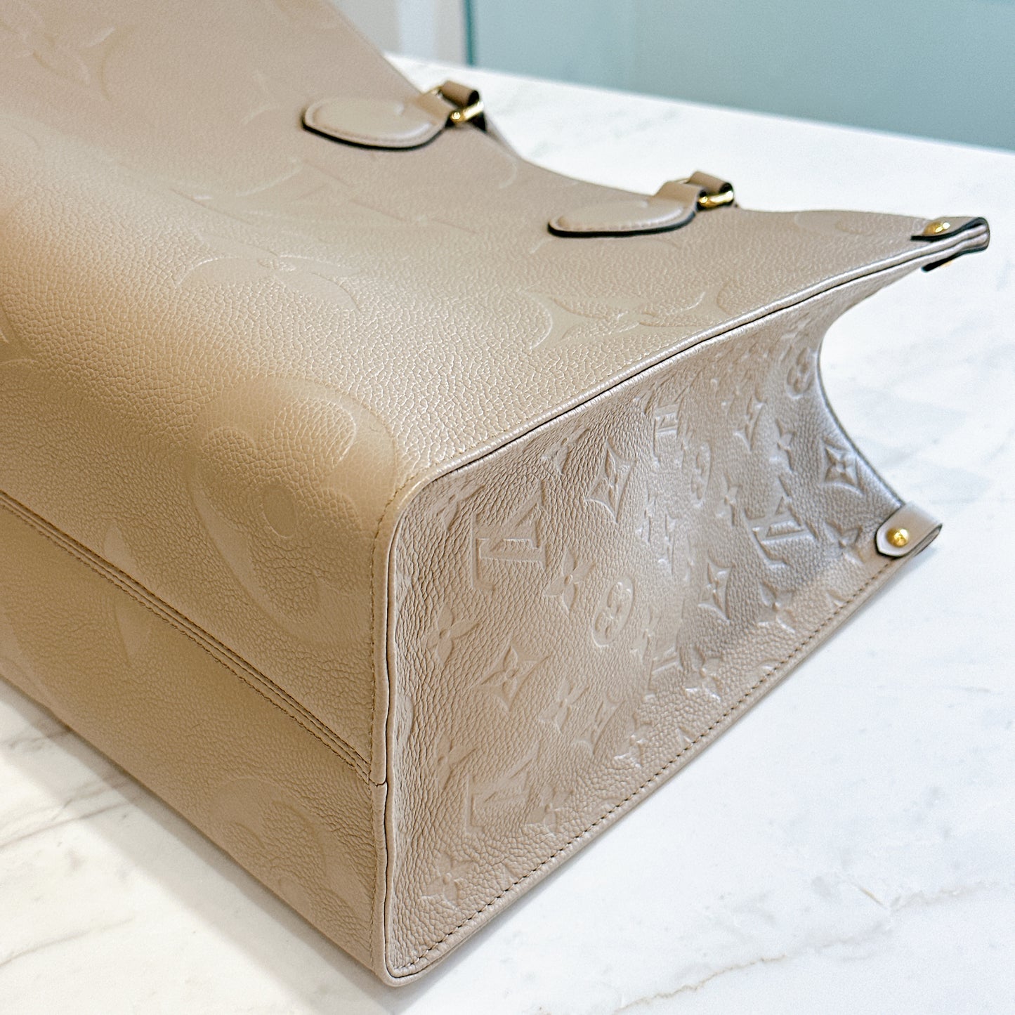 LV On The GO MM in Tourterelle Empreinte Leather