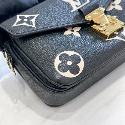 LV Pochette Metis East West in Black/Creme