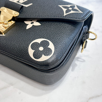 LV Pochette Metis East West in Black/Creme