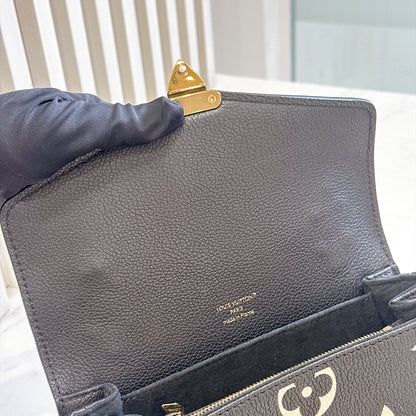 LV Pochette Metis East West in Black/Creme