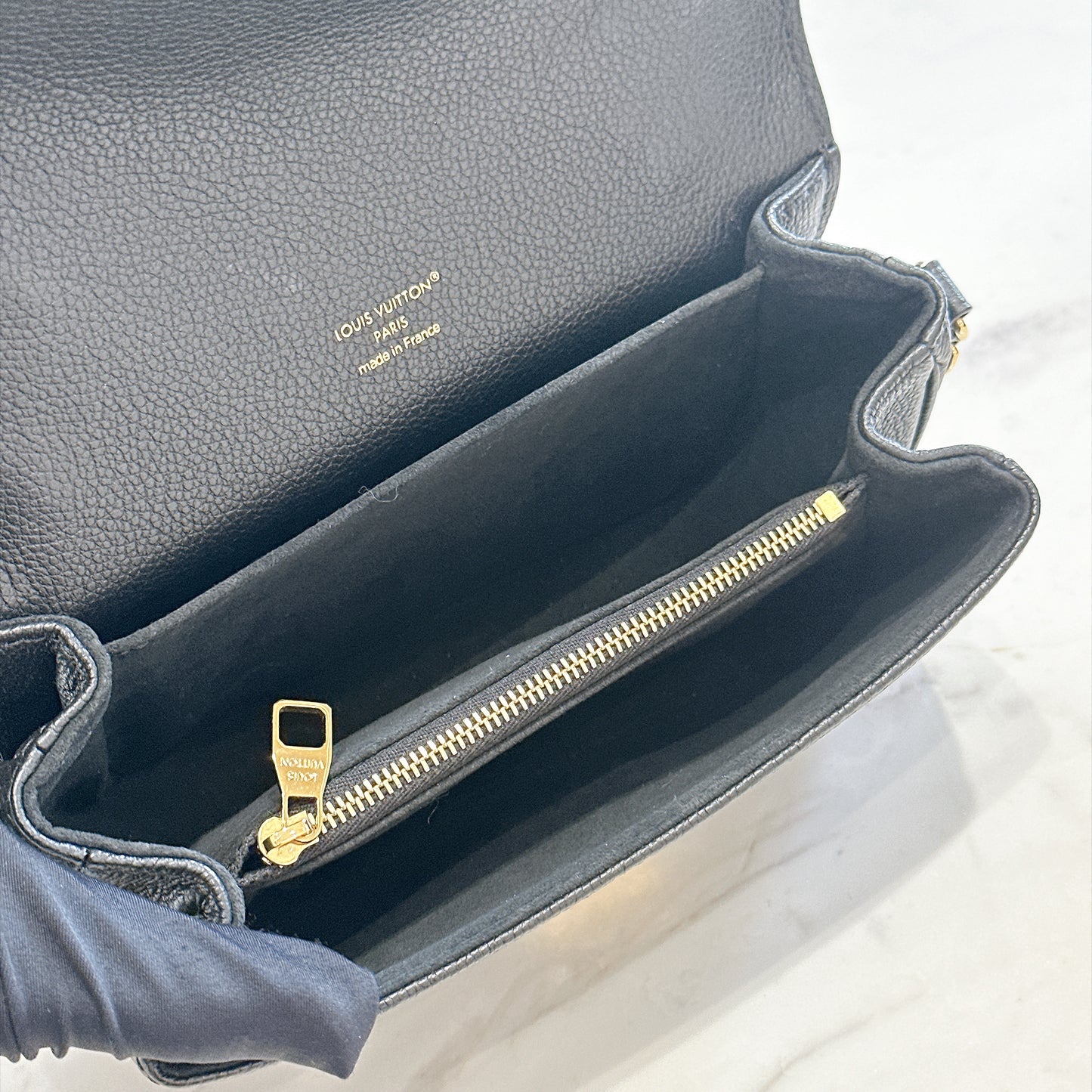 LV Pochette Metis East West in Black/Creme