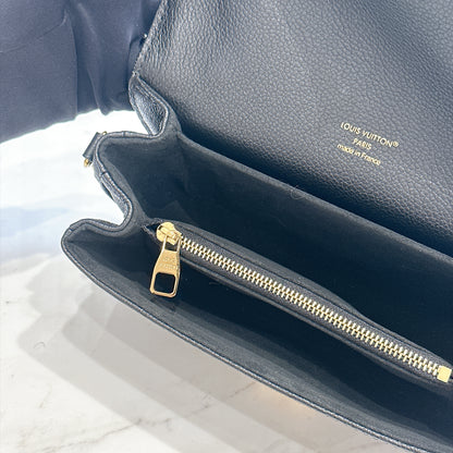 LV Pochette Metis East West in Black/Creme