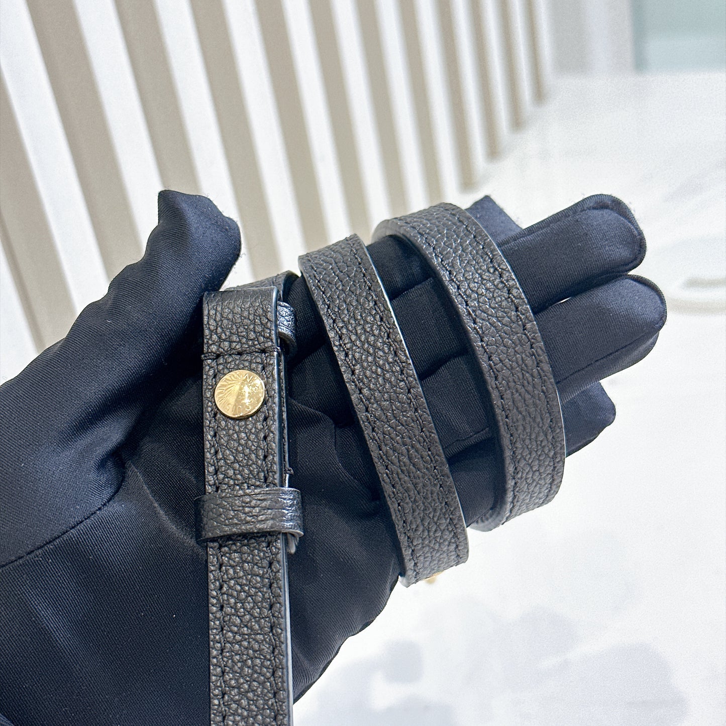 LV Pochette Metis East West in Black/Creme