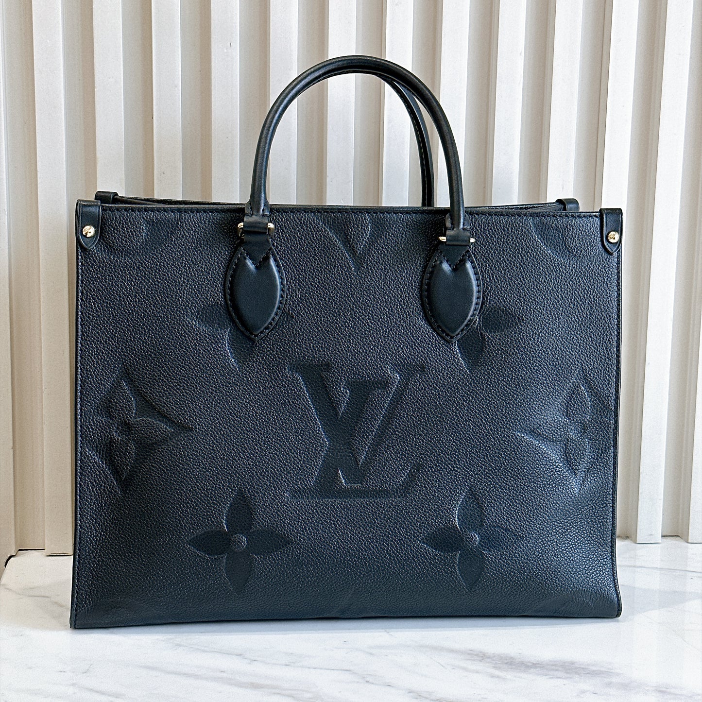 LV On The Go MM in Black