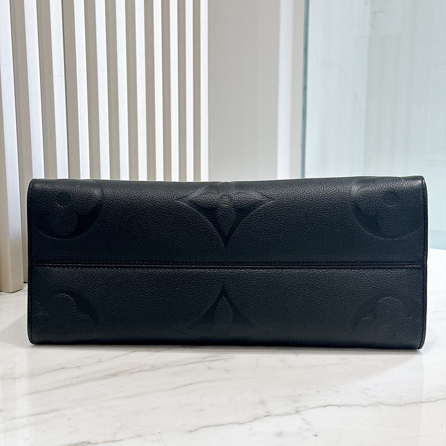 LV On The Go MM in Black