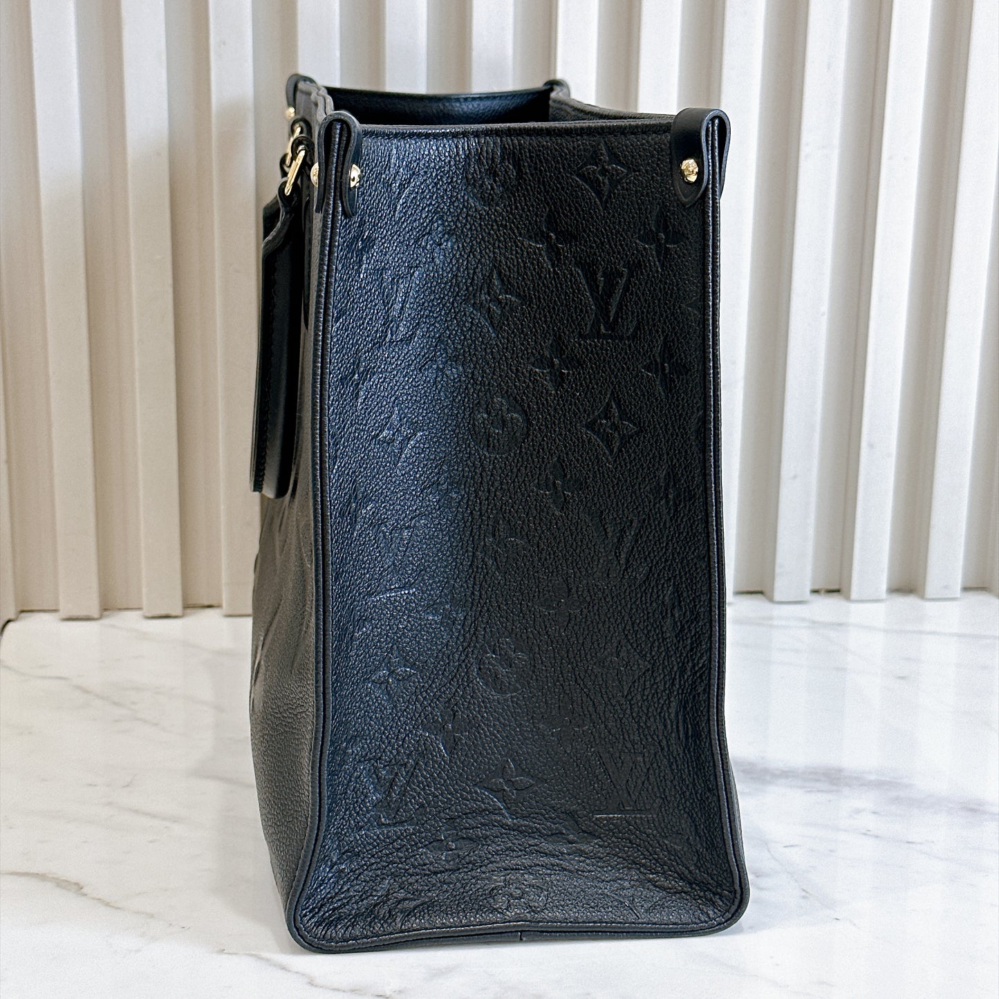 LV On The Go MM in Black
