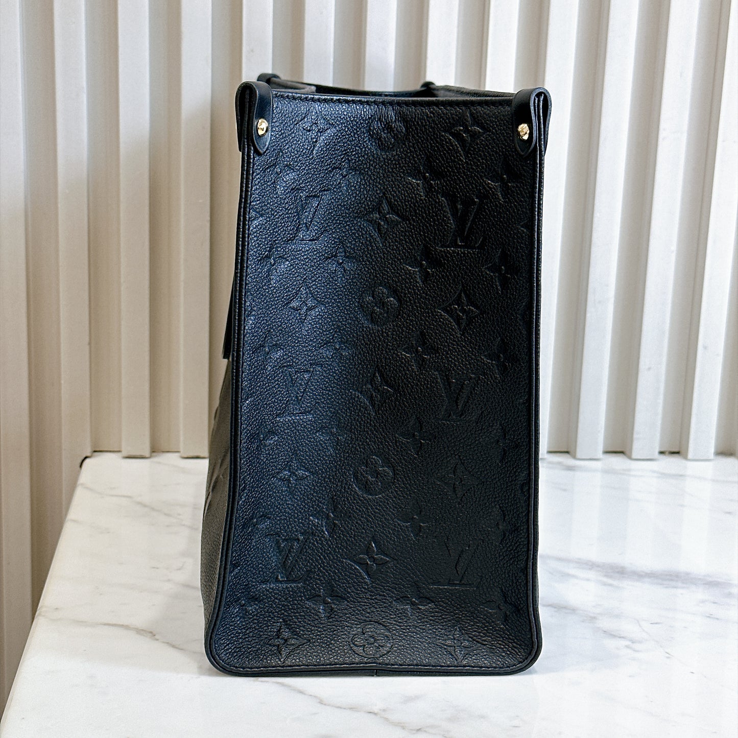 LV On The Go MM in Black